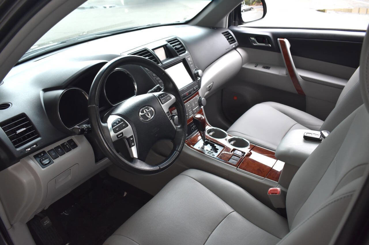 Used 2012 Toyota Highlander Limited image 20