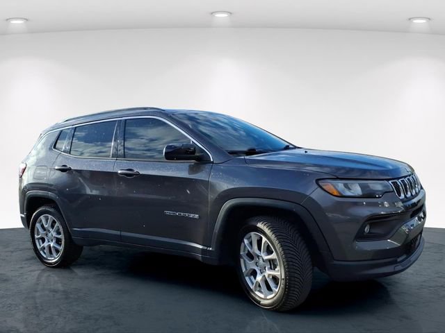 Used 2023 Jeep Compass Latitude w/ Sun and Sound Group image 4