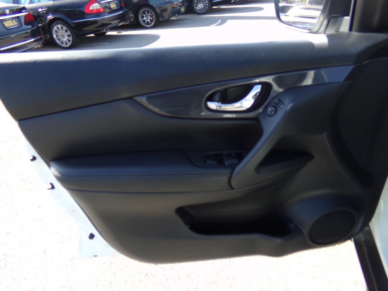 Used 2017 Nissan Rogue S image 33