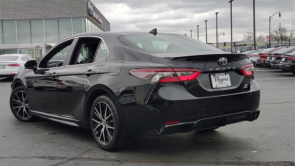 Used 2023 Toyota Camry SE image 4