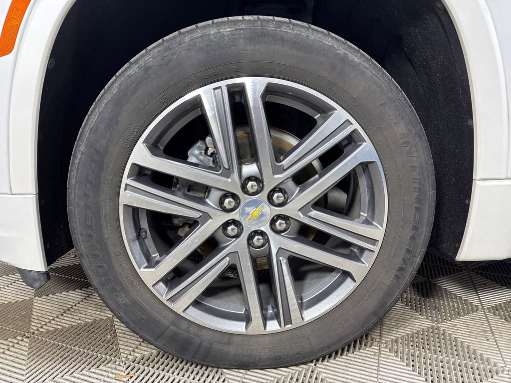 Used 2023 Chevrolet Traverse High Country FWD image 12