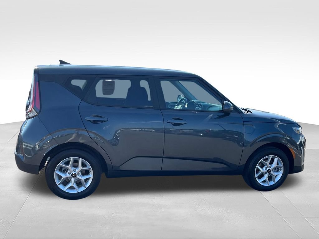 Used 2025 Kia Soul LX w/ LX Technology Package FWD image 6