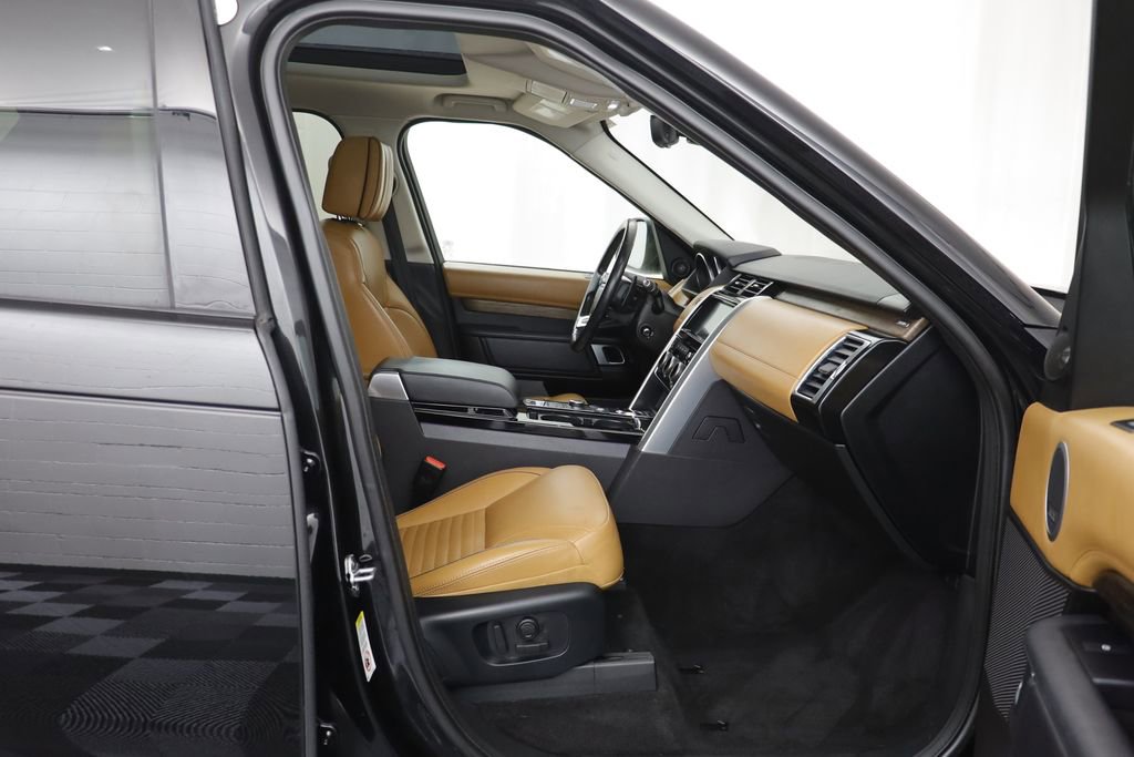 Used 2017 Land Rover Discovery HSE Luxury image 21