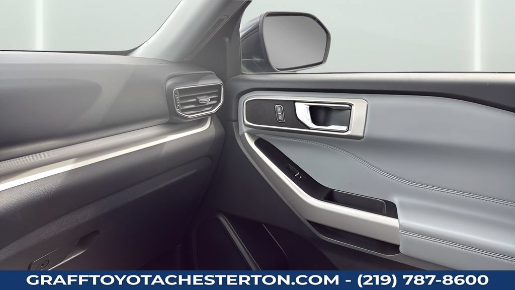 Used 2023 Ford Explorer XLT w/ Equipment Group 202A AWD/4WD image 13