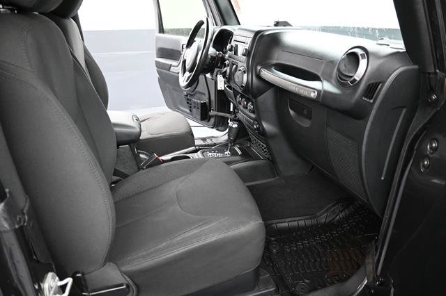 Used 2018 Jeep Wrangler Sport AWD/4WD image 15