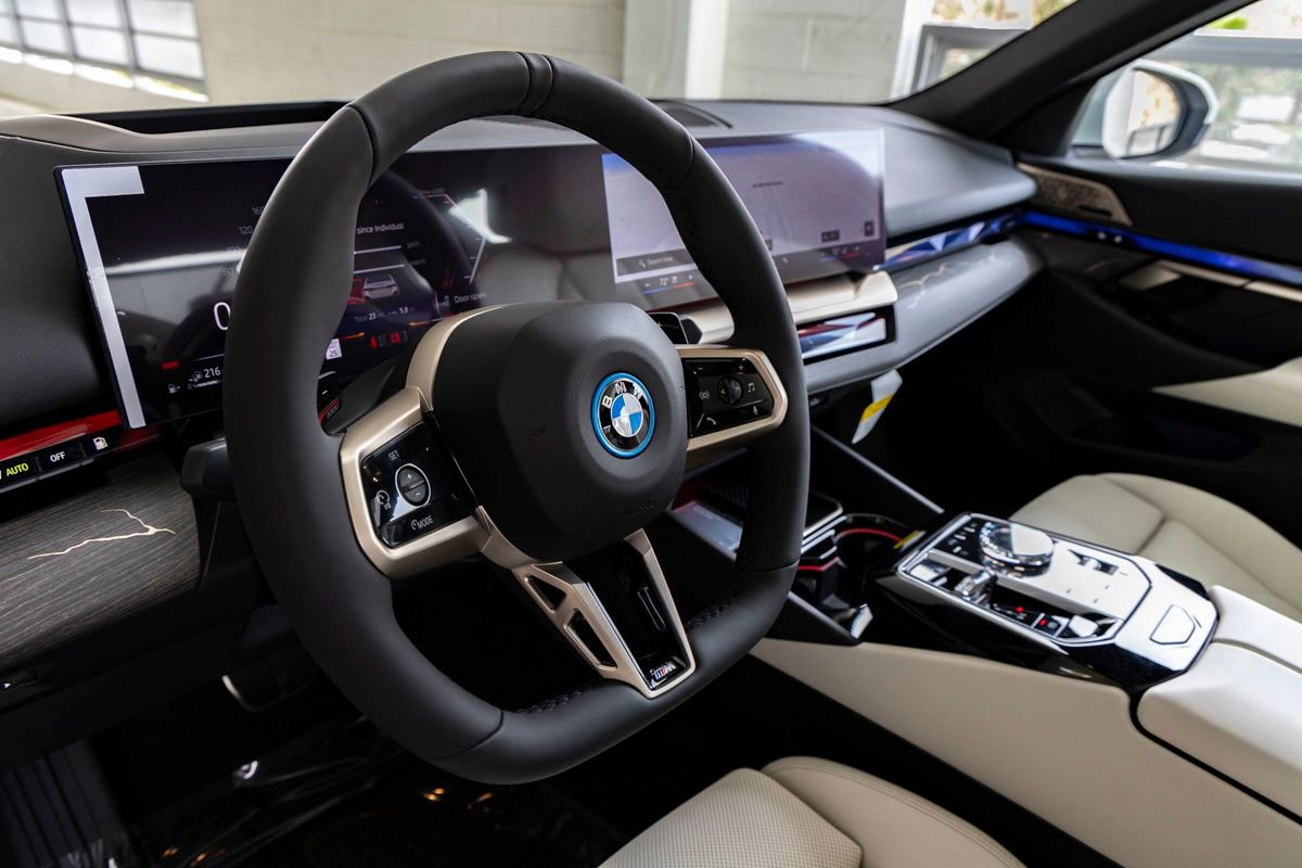 New 2026 BMW 550e xDrive w/ Executive Package AWD/4WD image 19
