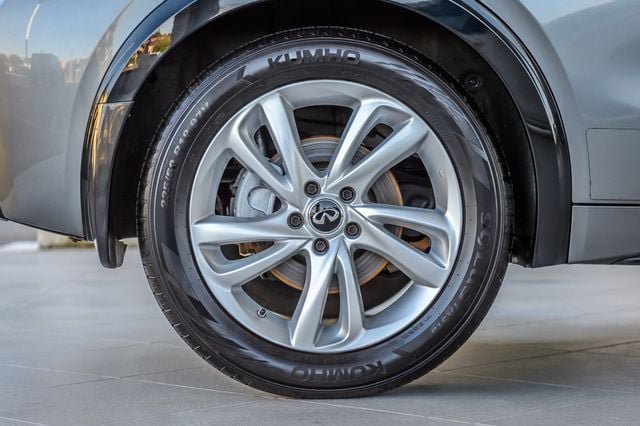 Used 2017 INFINITI QX30 Premium w/ Navigation Package FWD image 14