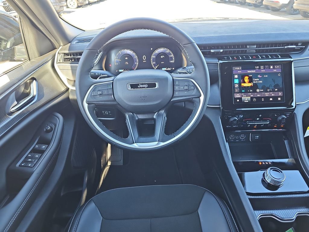New 2025 Jeep Grand Cherokee Altitude image 14