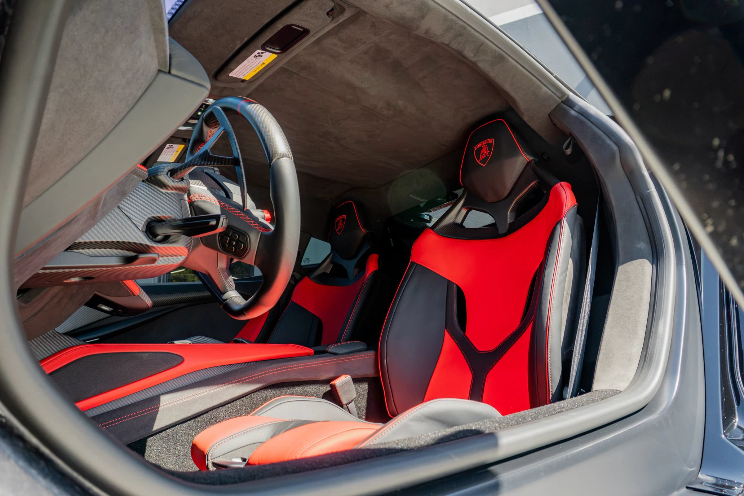 Used 2025 Lamborghini Revuelto AWD/4WD image 11
