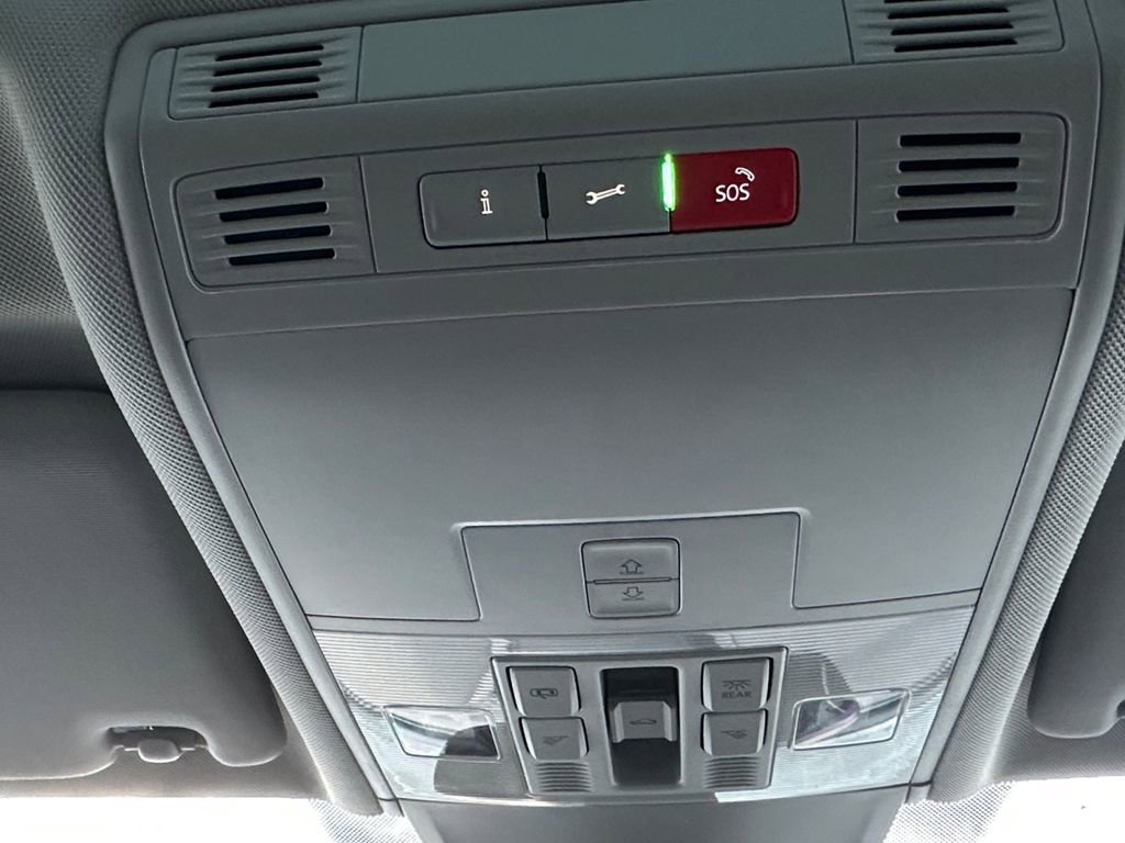 Used 2024 Volkswagen Tiguan Wolfsburg Edition image 18