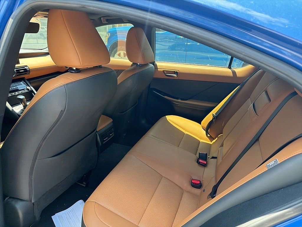 Used 2023 Lexus IS 300 w/ Comfort Package RWD image 8