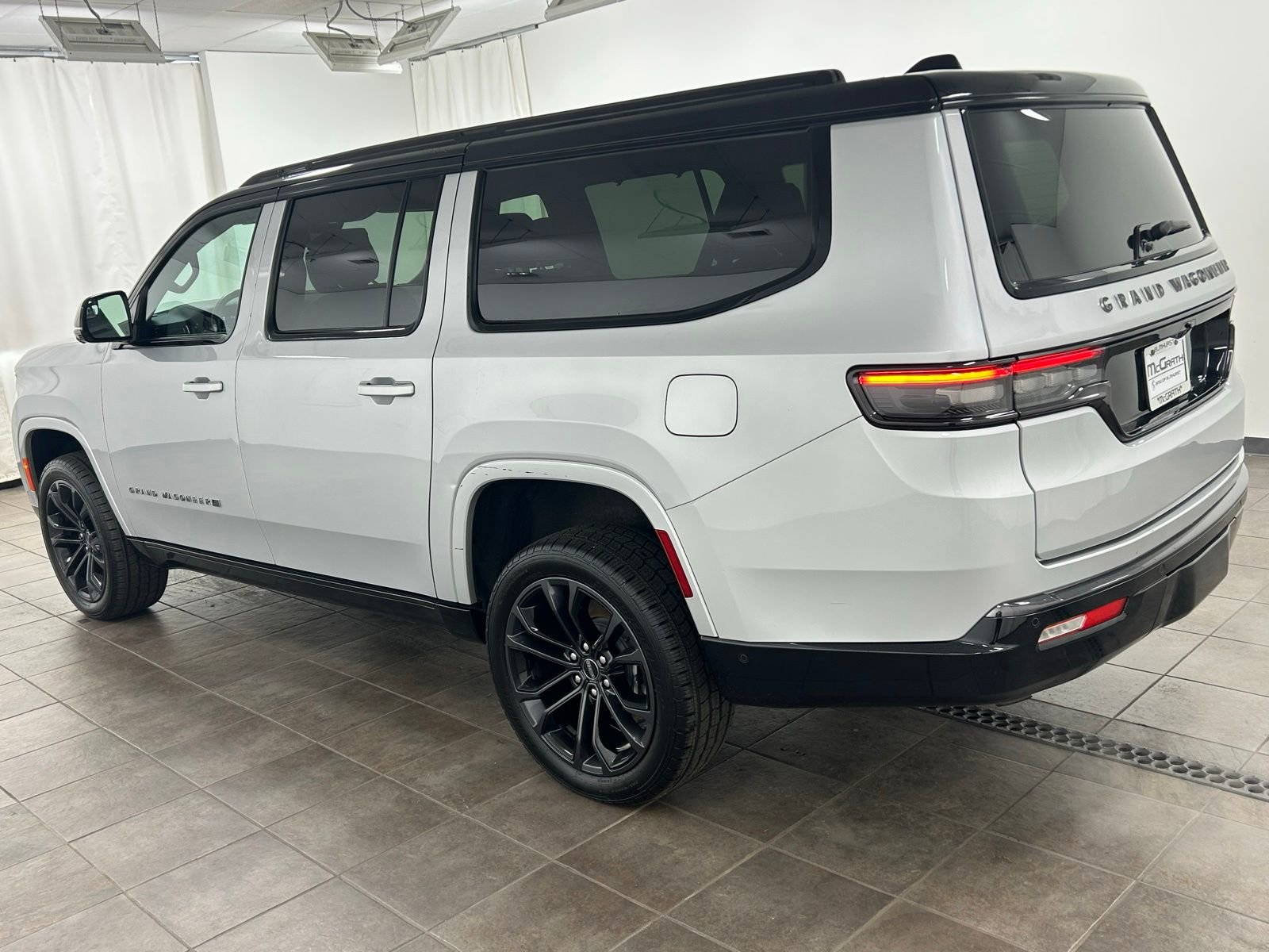 Used 2024 Jeep Grand Wagoneer L Series II w/ Quick Order Packagew 28T image 3