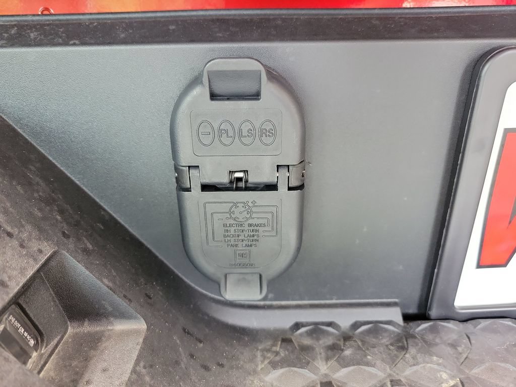 Used 2025 GMC Canyon AT4 w/ Nightfall Edition AWD/4WD image 13