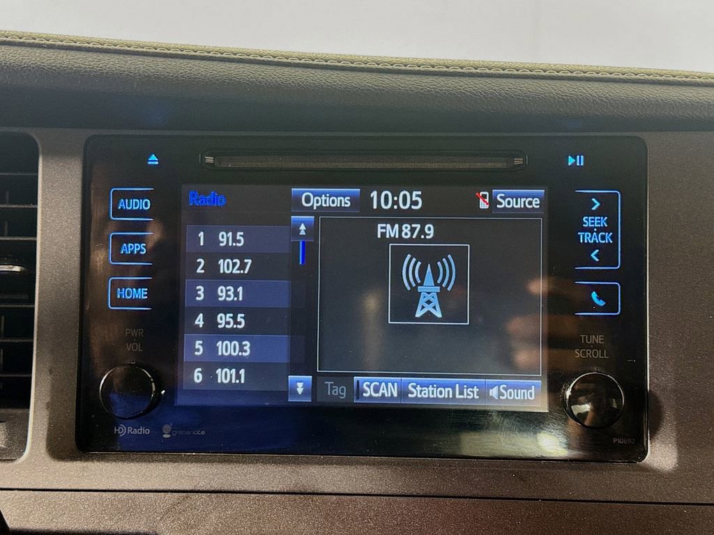 Used 2015 Toyota Sienna SE FWD image 14