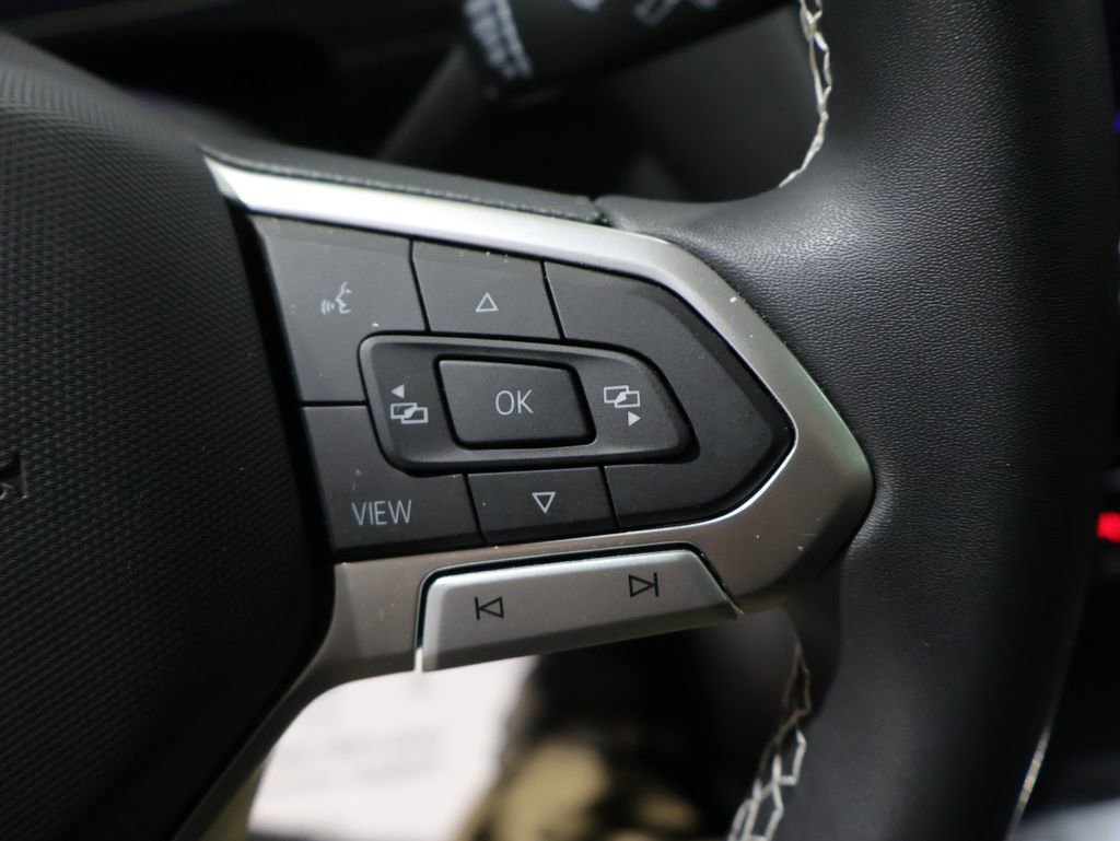 Used 2022 Volkswagen Tiguan SE image 36