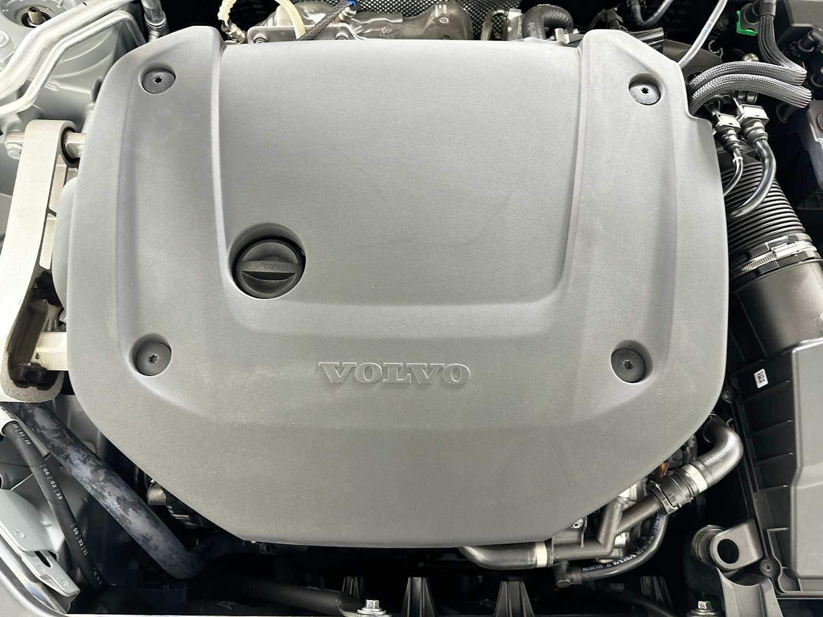 Used 2025 Volvo V90 B6 Cross Country Ultra w/ Climate Package image 28