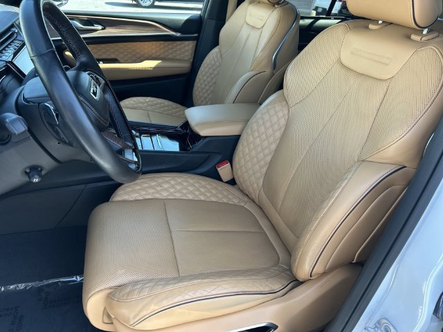 Used 2022 Jeep Grand Cherokee Summit w/ Luxury Tech Group V AWD/4WD image 18