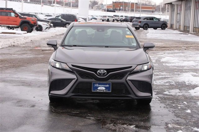 Used 2022 Toyota Camry SE image 4