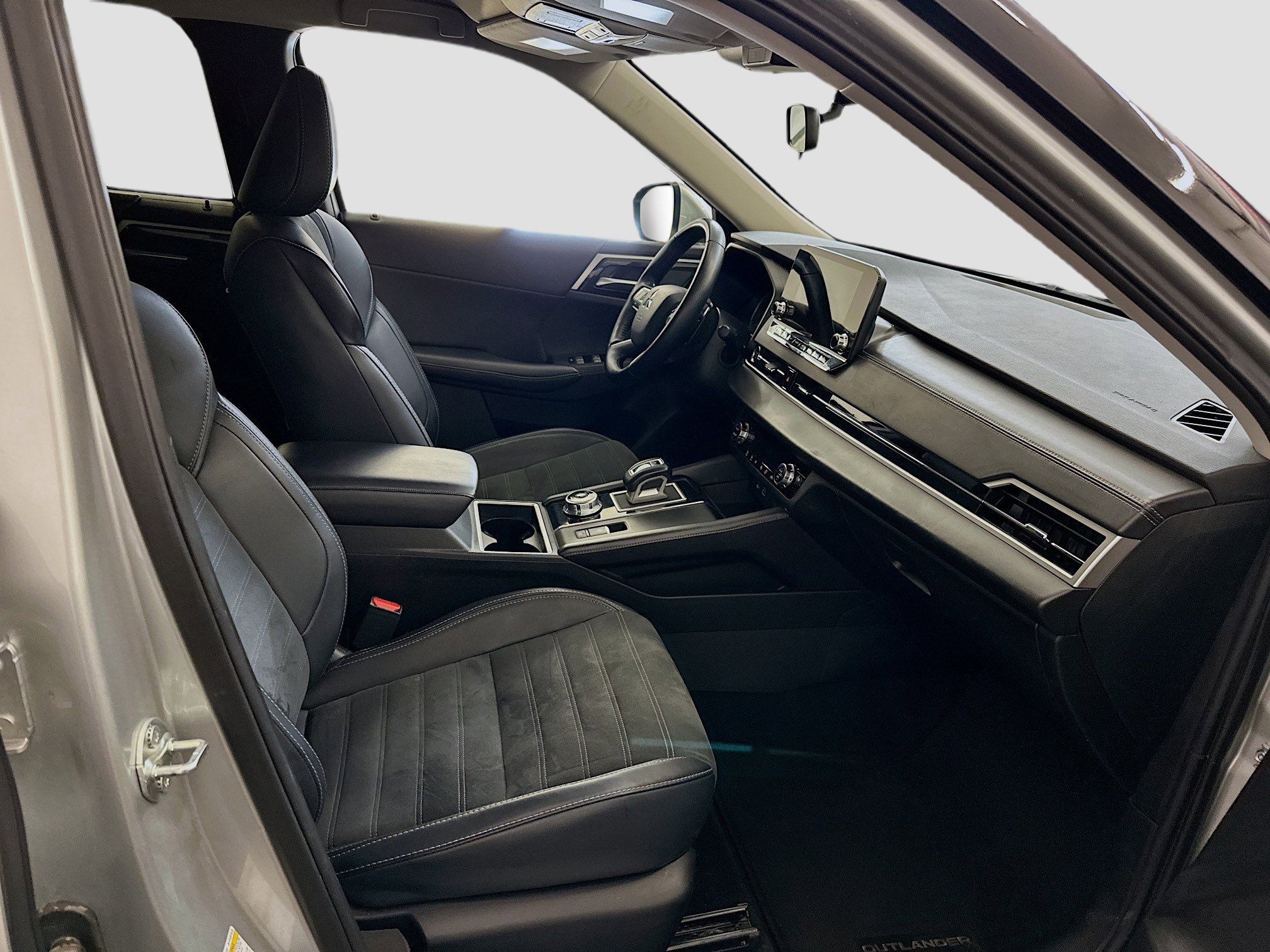 Used 2024 Mitsubishi Outlander SE Black Edition image 34