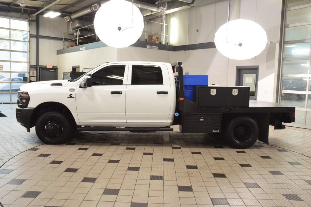 Used 2025 RAM 3500 Tradesman AWD/4WD image 3