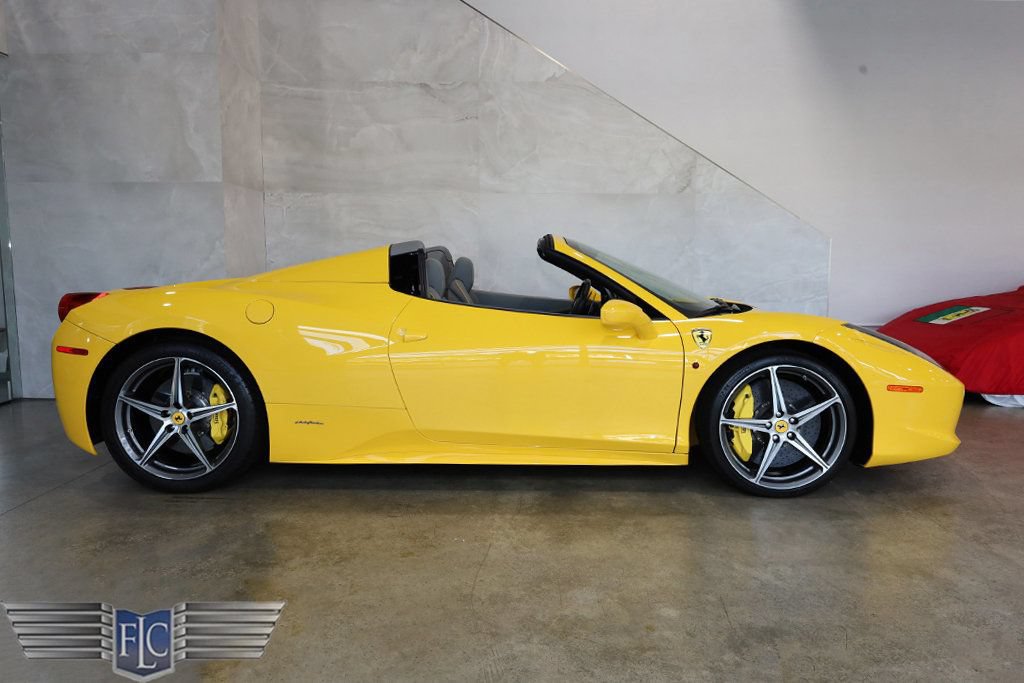 Used 2015 Ferrari 458 Spider RWD image 2