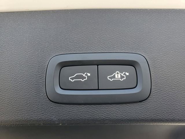 Certified 2025 Volvo XC40 B5 Ultra w/ Protection Package Premier AWD/4WD image 36