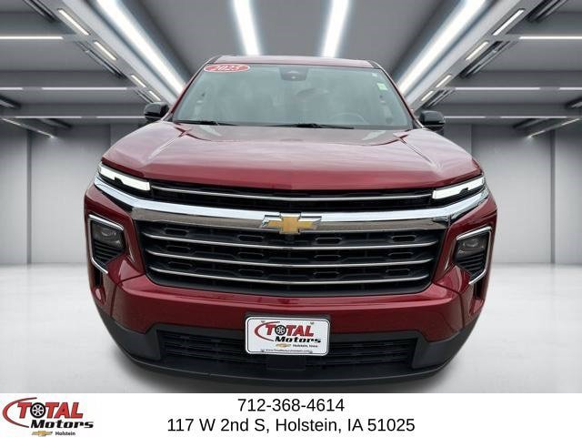 Used 2025 Chevrolet Traverse LT AWD/4WD image 3