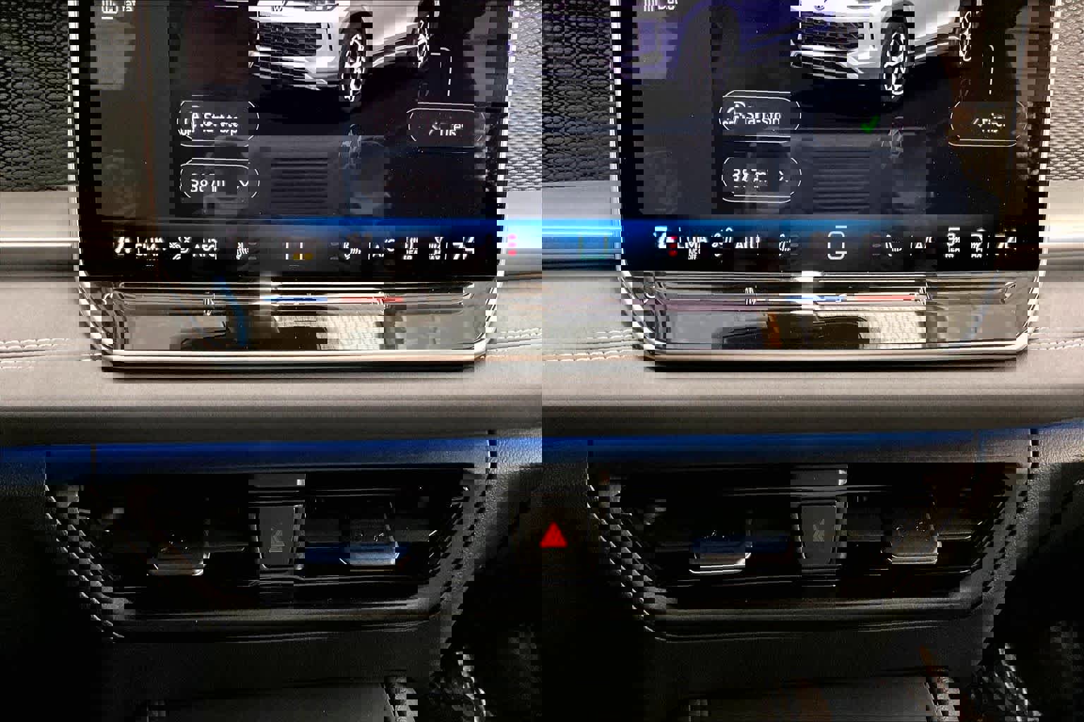 Used 2025 Volkswagen Tiguan SE image 34