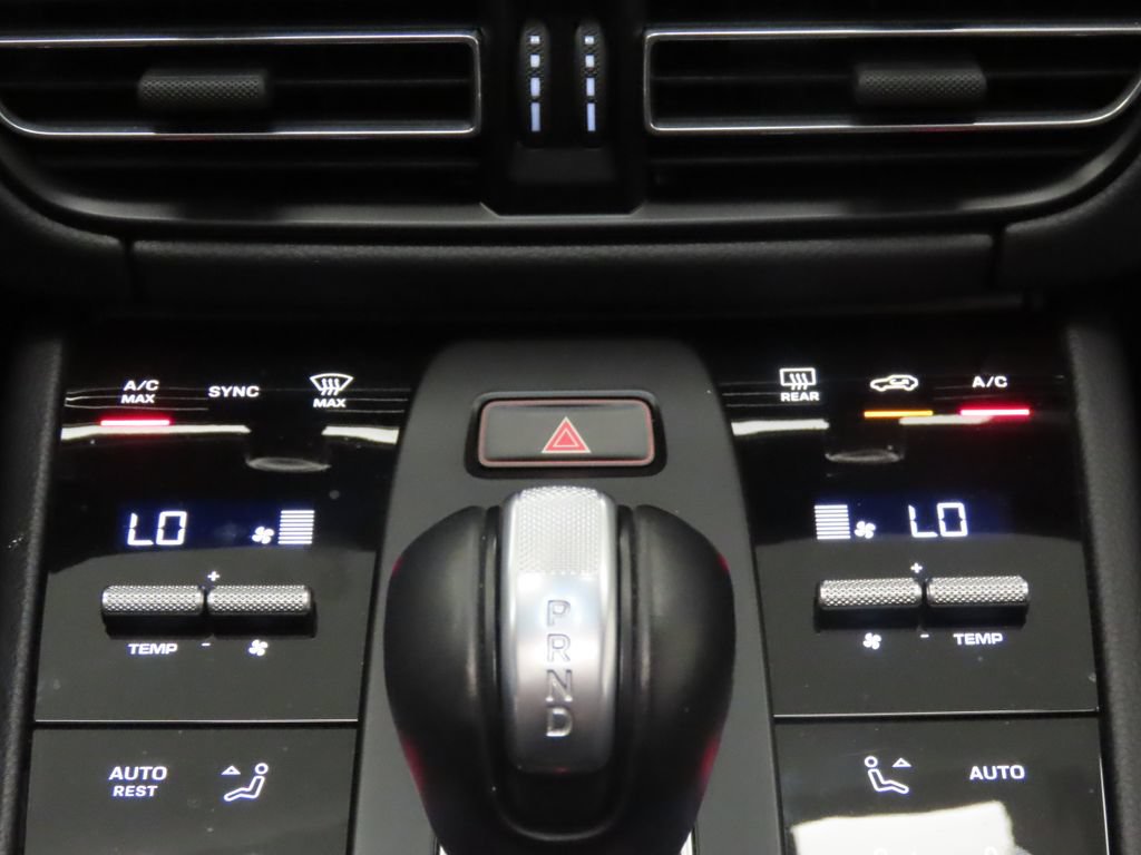Certified 2025 Porsche Macan AWD/4WD image 25