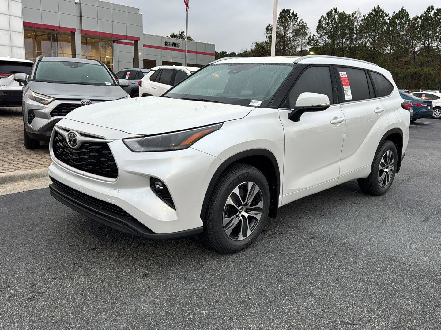 New 2026 Toyota Highlander XLE image 1