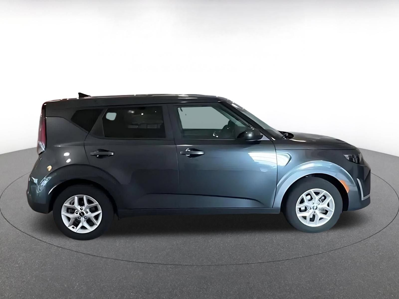 Used 2025 Kia Soul LX w/ LX Technology Package FWD image 14