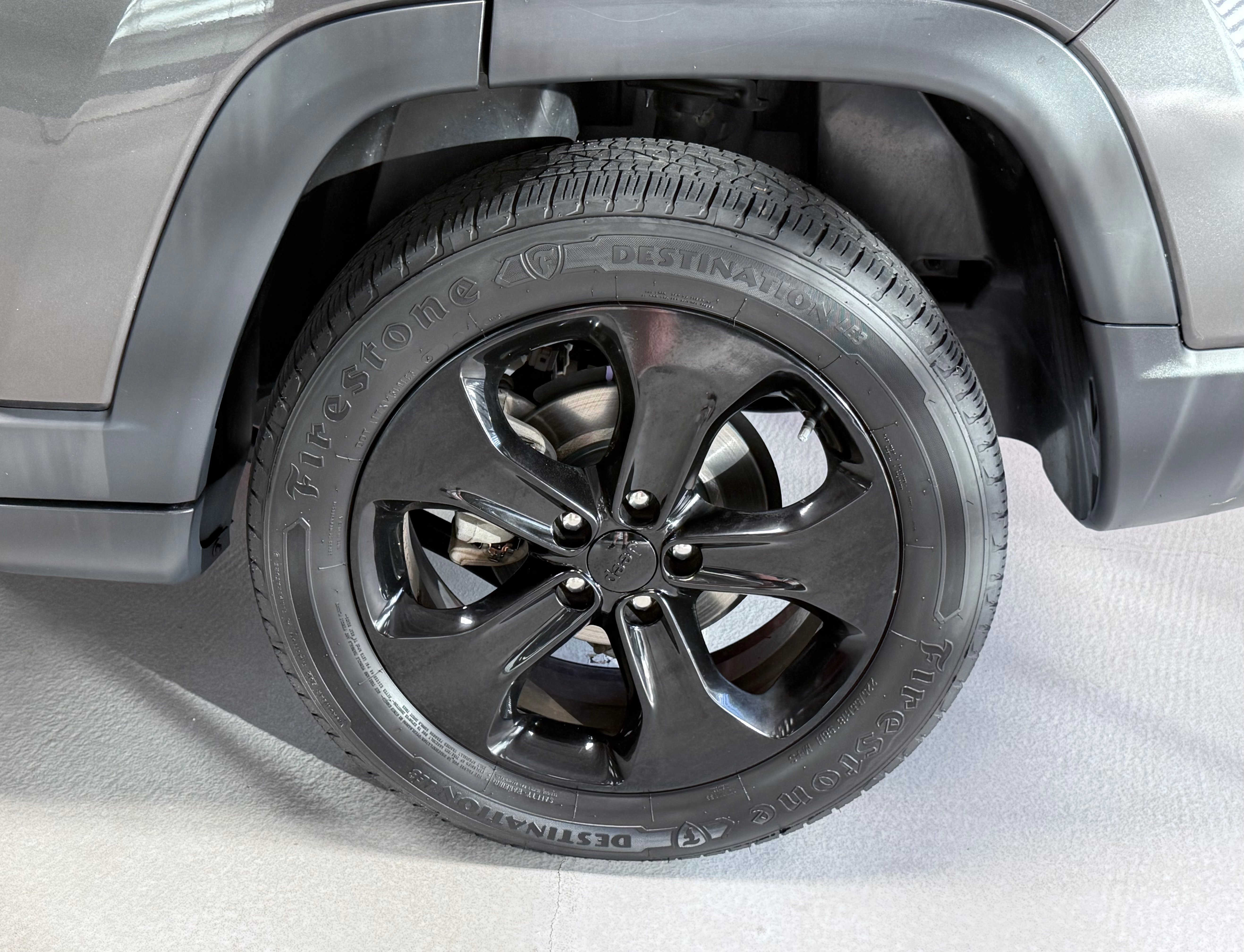 Used 2018 Jeep Compass Latitude w/ Popular Equipment Group AWD/4WD image 3