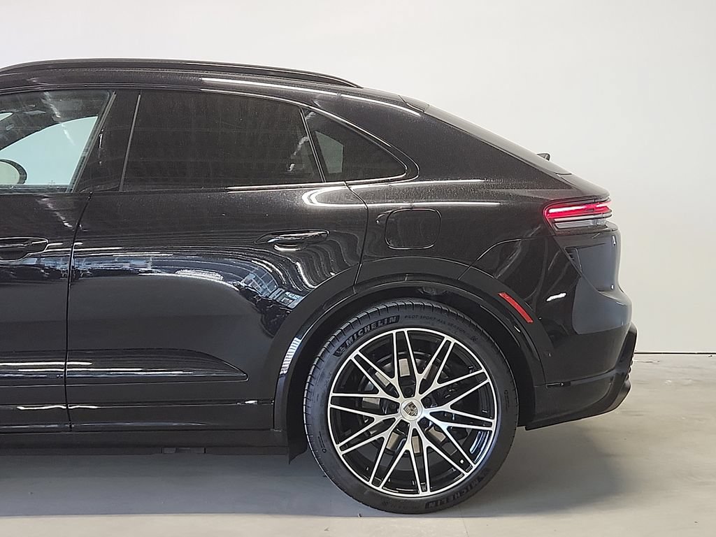New 2026 Porsche Macan Turbo Electric AWD/4WD image 7