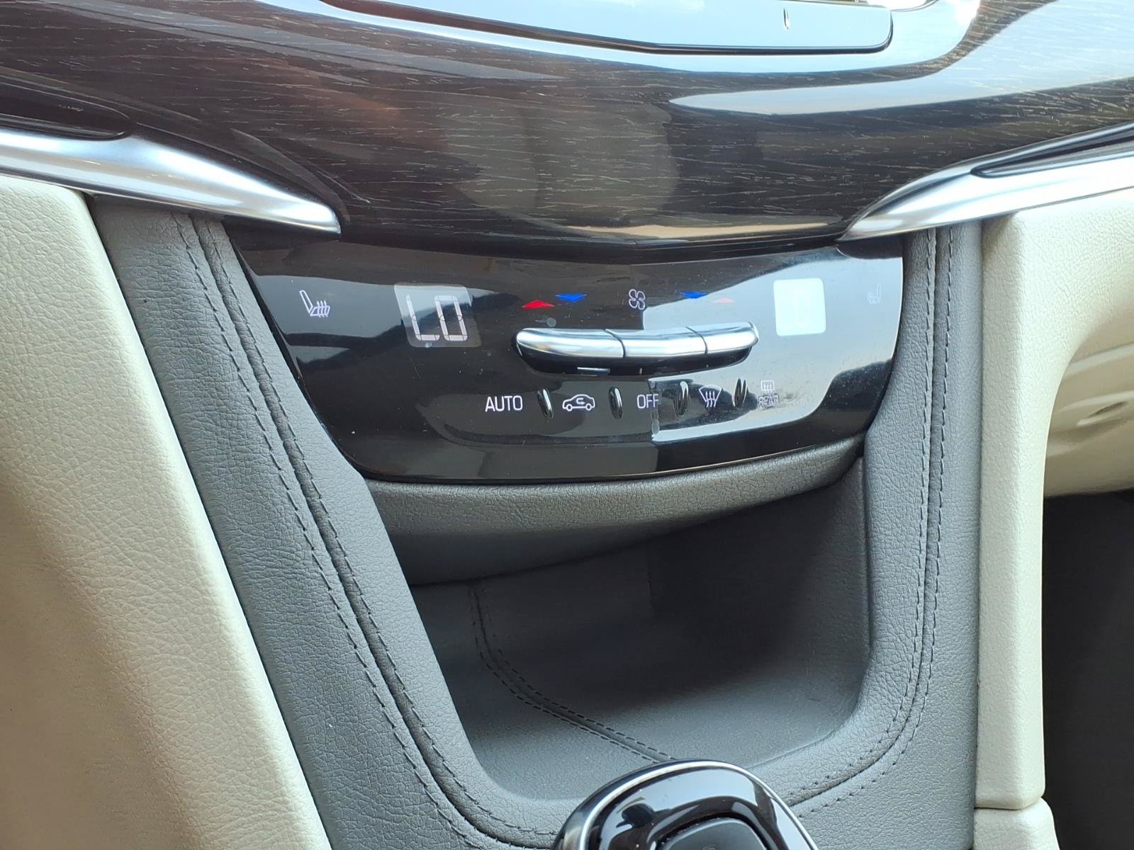 Used 2021 Cadillac XT6 Premium Luxury FWD image 13