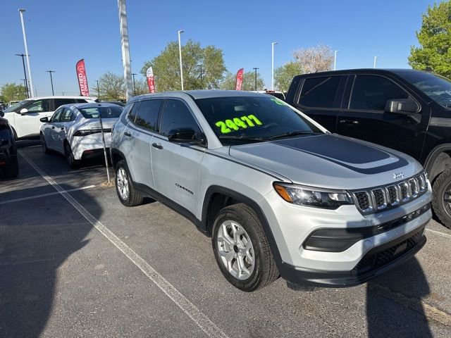 Used 2025 Jeep Compass Sport w/ Mopar Graphics Package image 12
