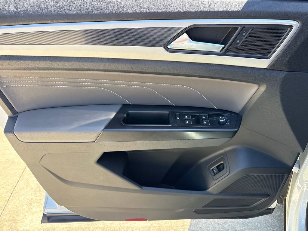 Used 2021 Volkswagen Atlas Cross Sport SE w/ V6 Towing Package image 15