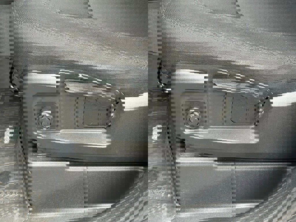 Certified 2023 Land Rover Defender 110 image 12