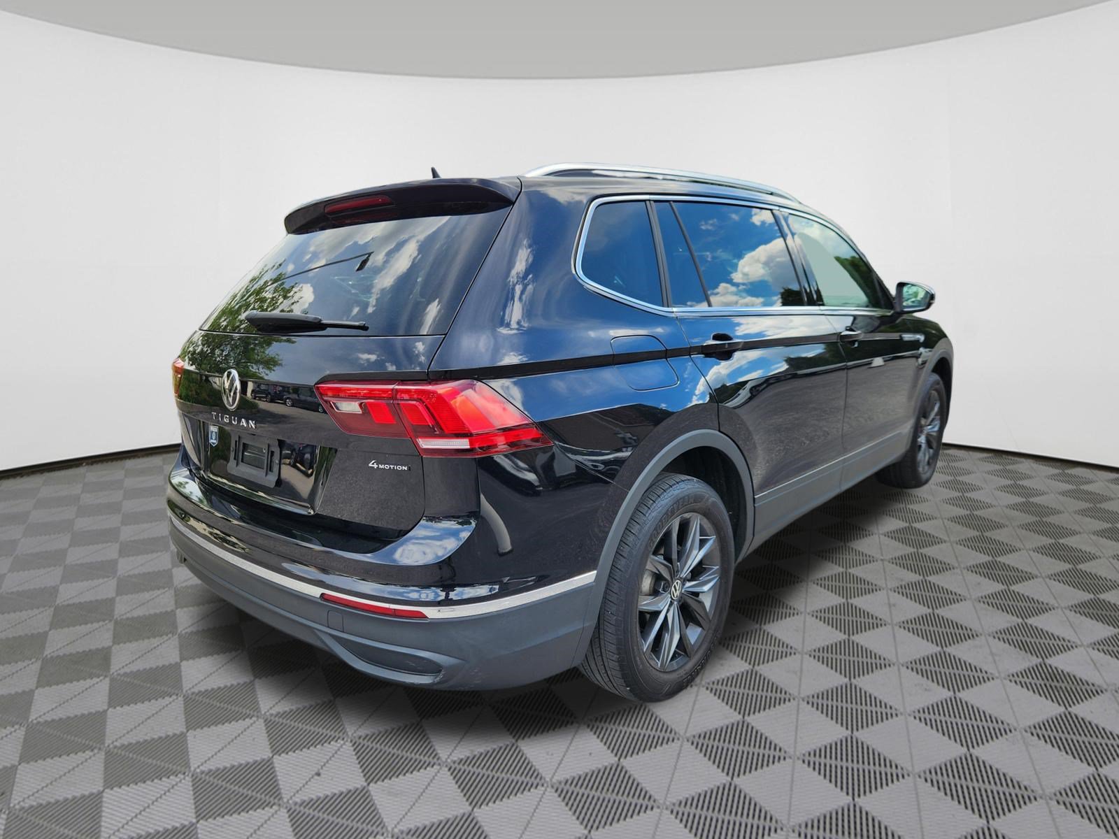 Certified 2022 Volkswagen Tiguan SE AWD/4WD image 4