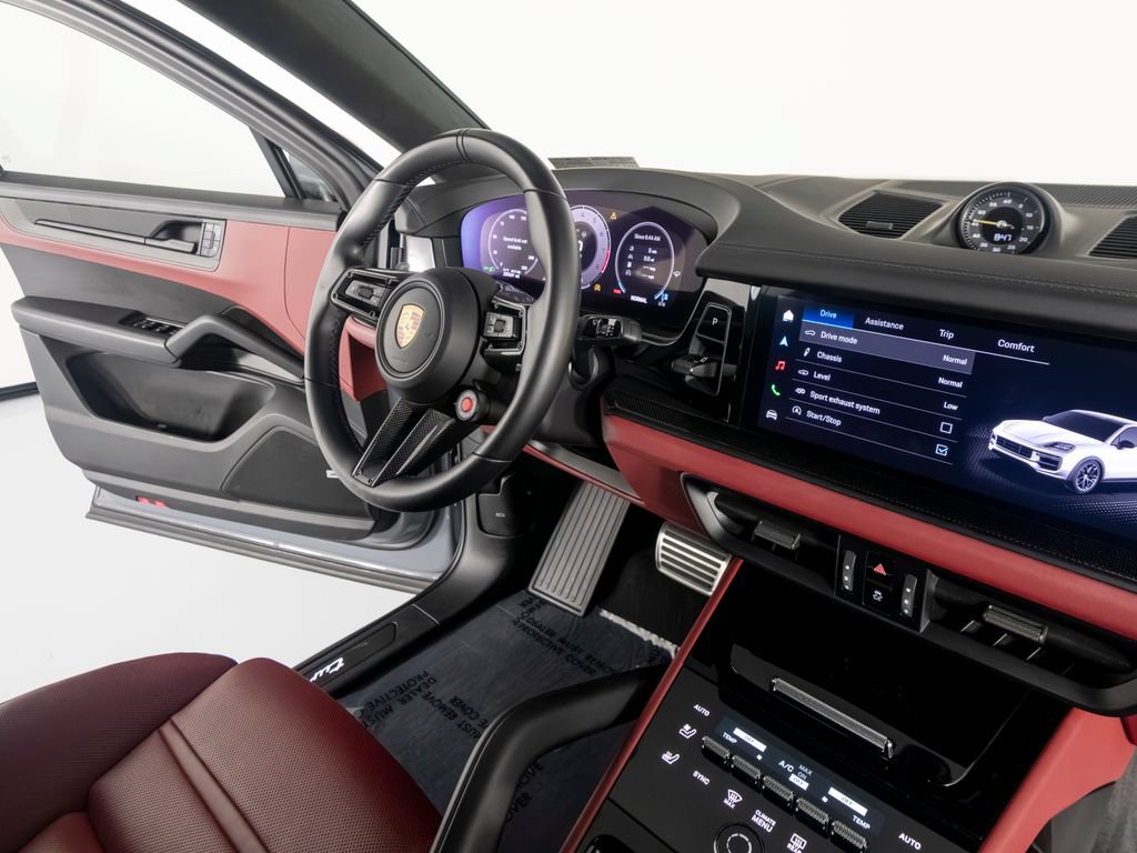 Certified 2024 Porsche Cayenne Turbo GT AWD/4WD image 33
