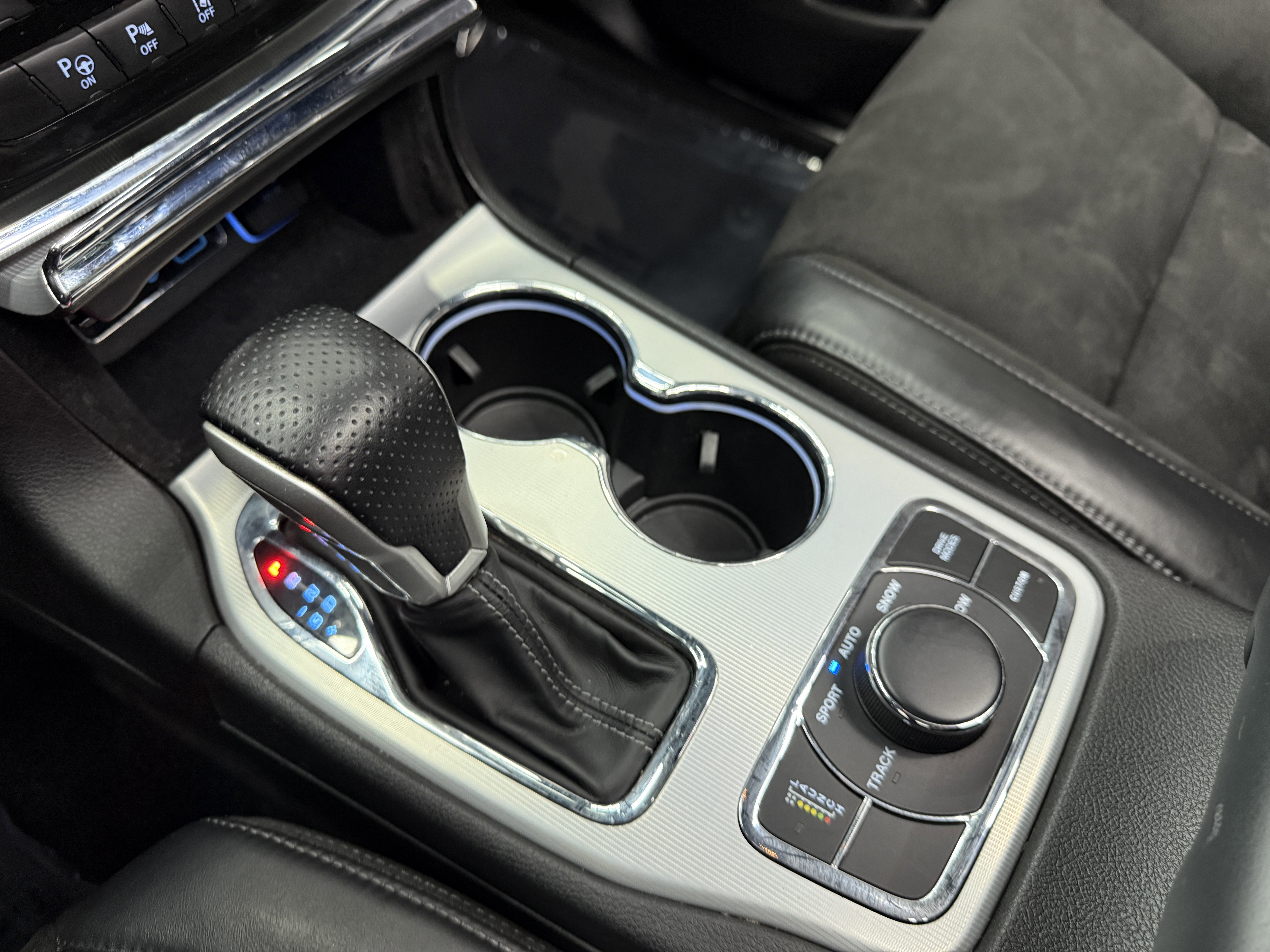 Used 2021 Jeep Grand Cherokee SRT image 19