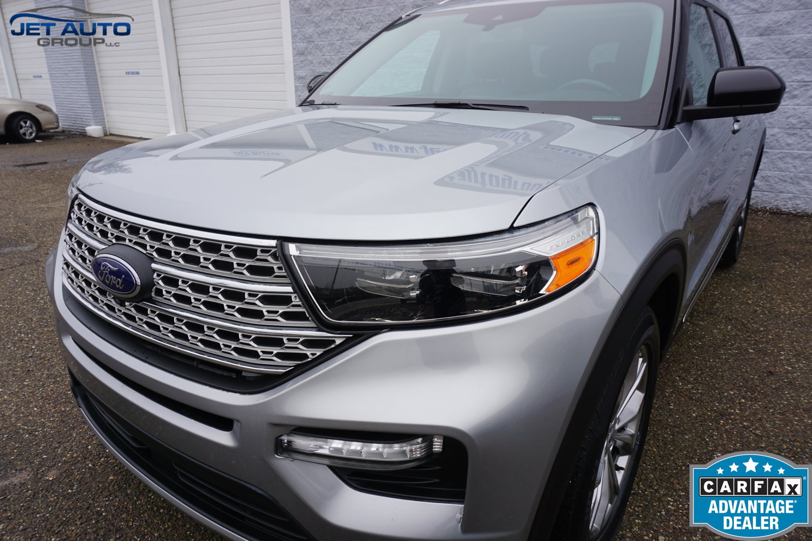Used 2023 Ford Explorer Limited AWD/4WD image 5