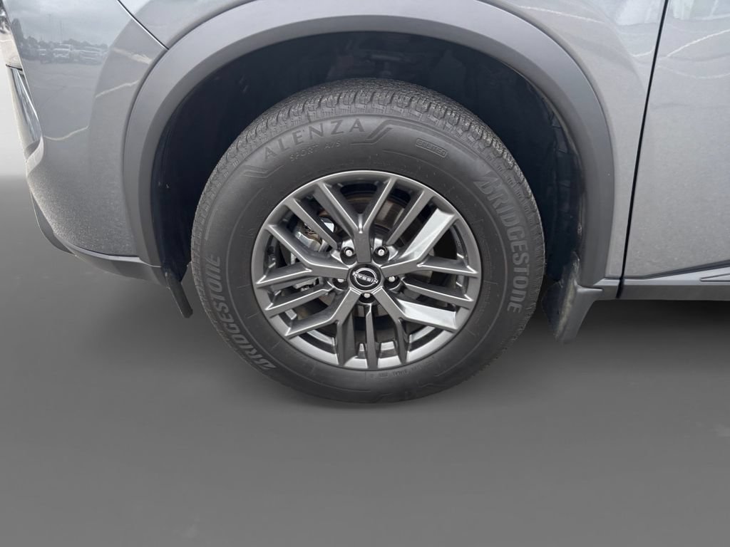 Used 2025 Nissan Rogue S FWD image 15