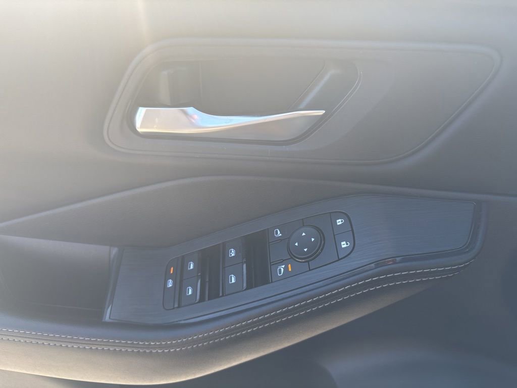 Used 2024 Nissan Rogue SV AWD/4WD image 10