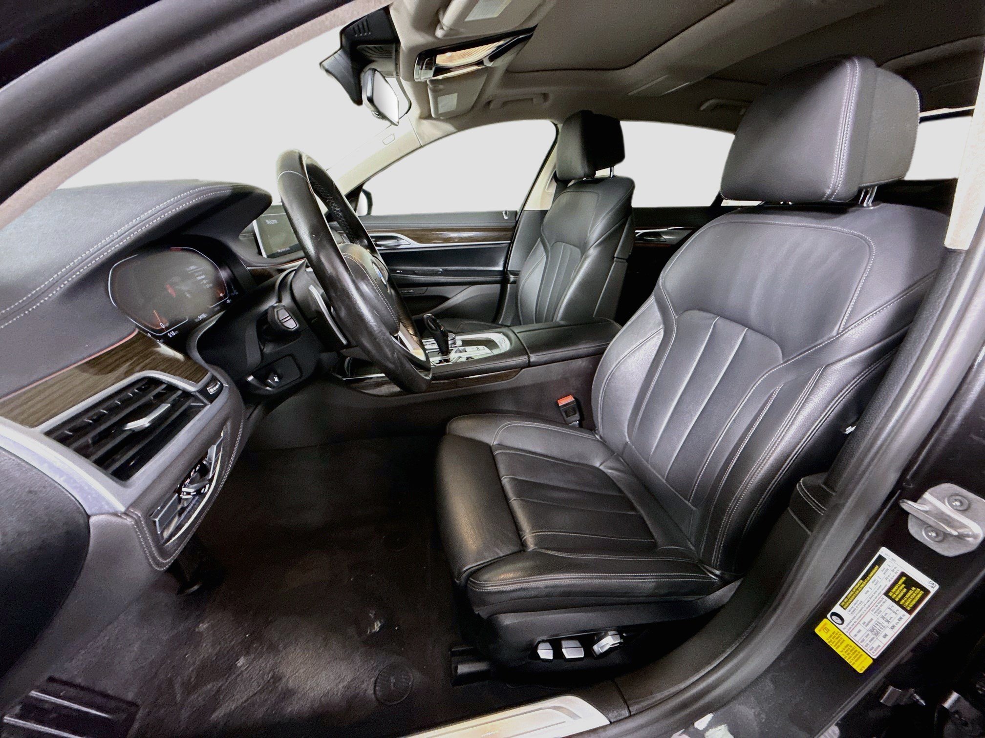 Used 2022 BMW 740i RWD image 22