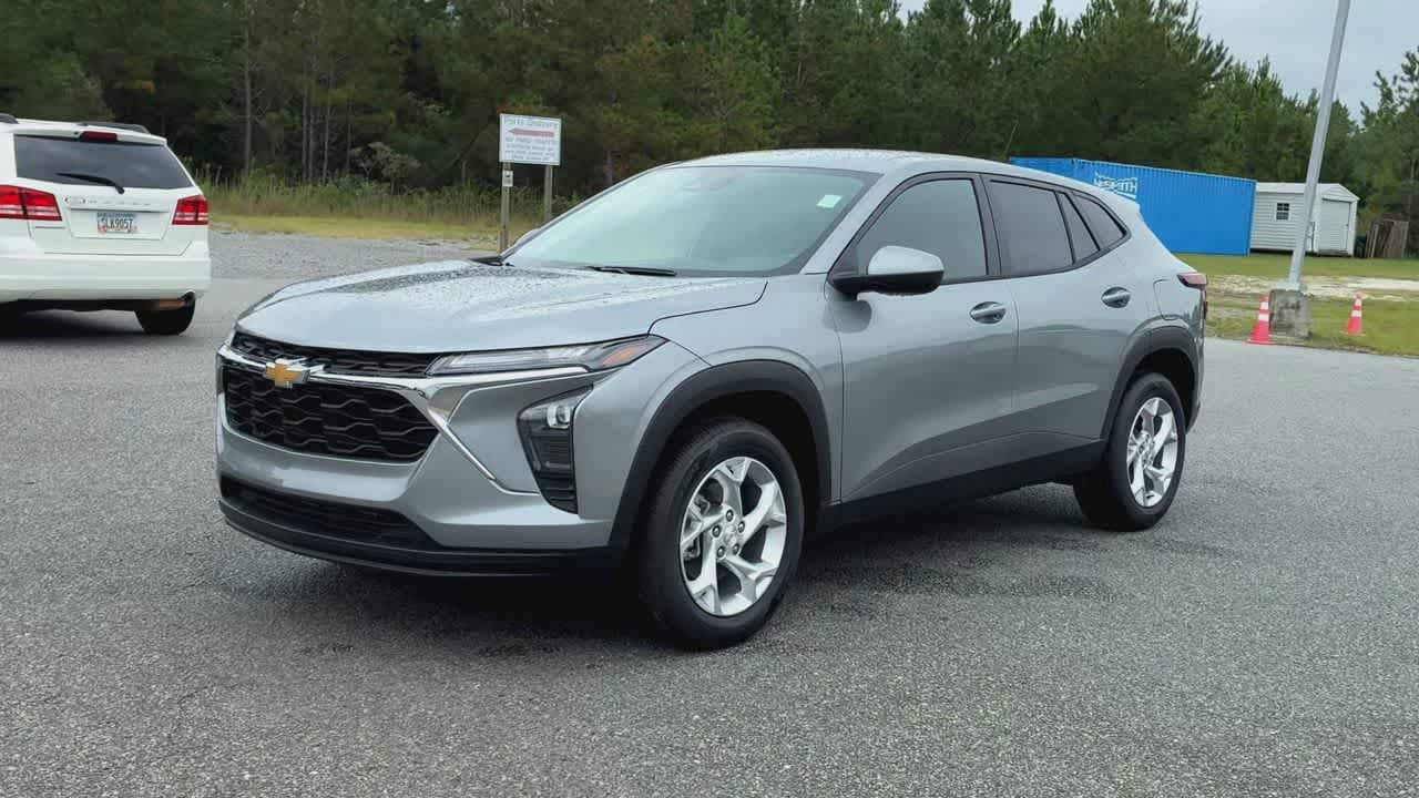New 2026 Chevrolet Trax LS w/ LS Convenience Package FWD image 4