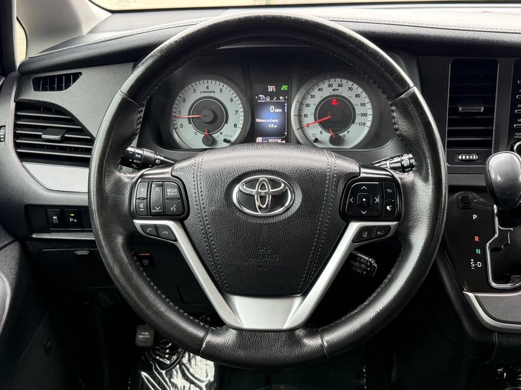 Used 2020 Toyota Sienna SE Premium w/ Nightshade Edition FWD image 33