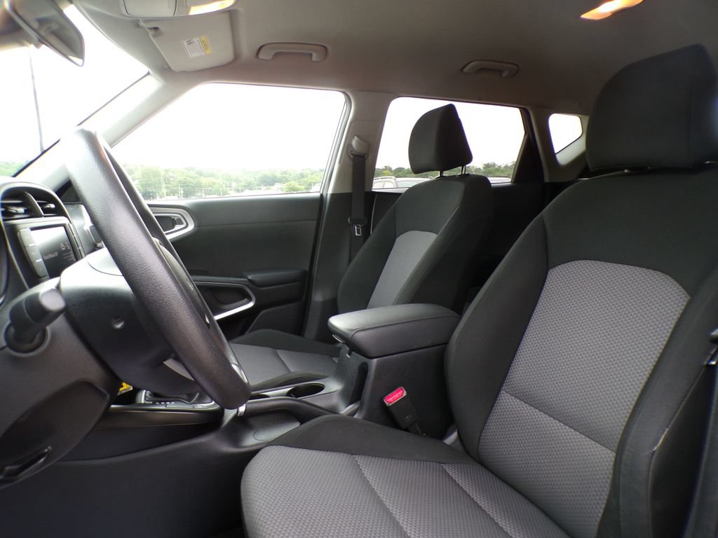 Used 2024 Kia Soul LX w/ Option Group 015 FWD image 10