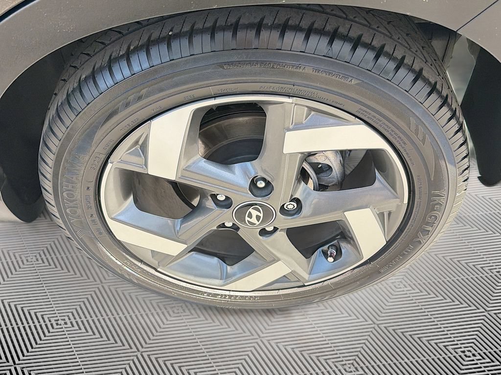 Used 2022 Hyundai Venue SEL w/ Cargo Package FWD image 29