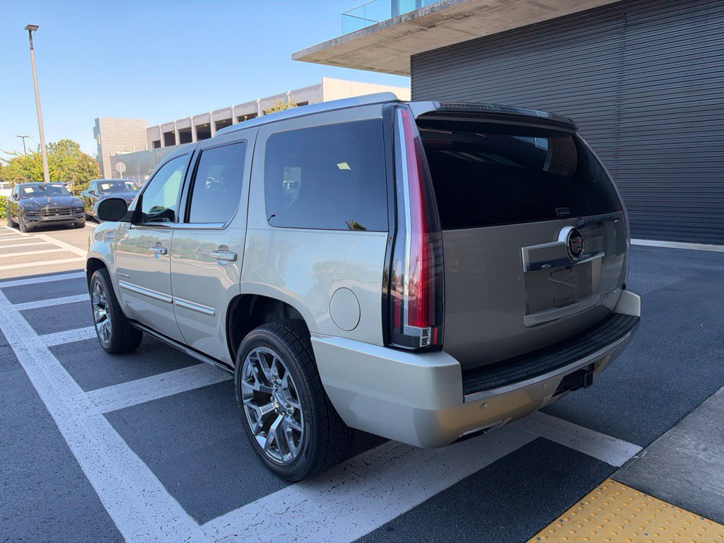 Used 2014 Cadillac Escalade Premium RWD image 3
