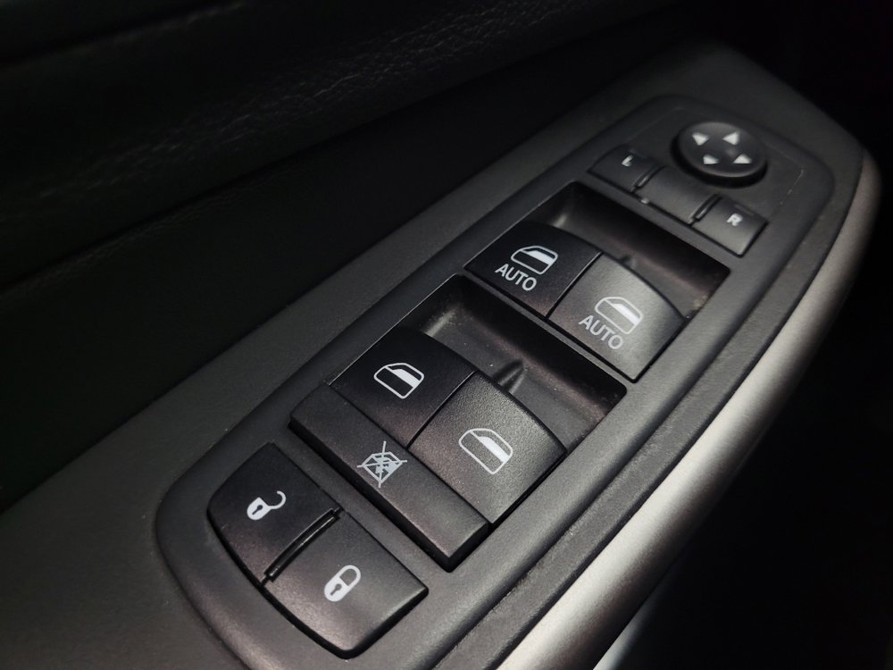 Used 2019 Jeep Cherokee Limited w/ Technology Group image 27